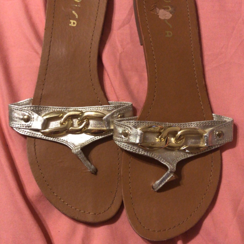 Women’s 8 gold sandals